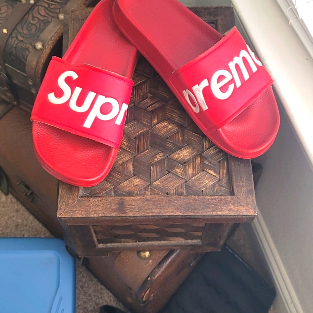 Supreme slides res